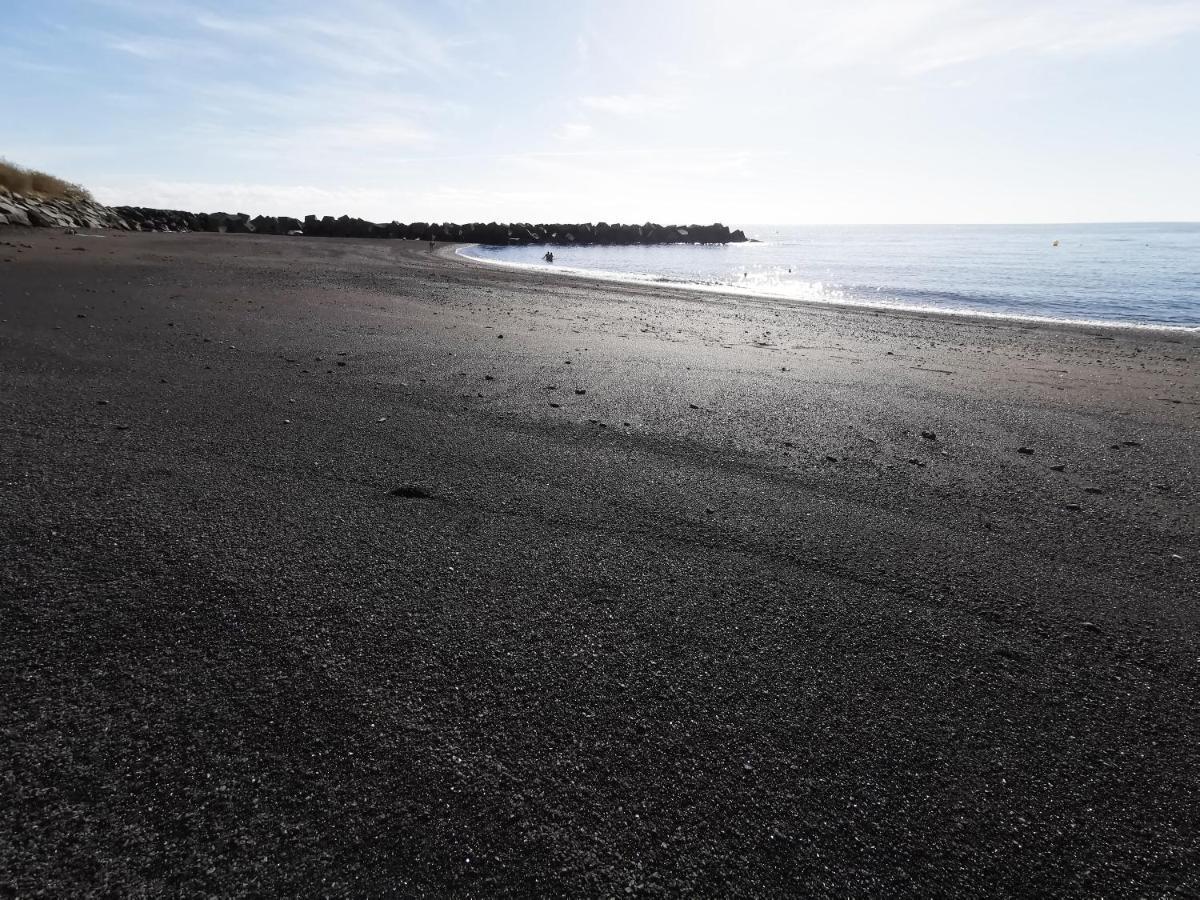 Home2Book Comfy Beachfront Radazul Bagian luar foto